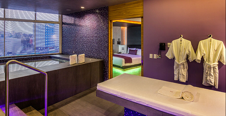 POOL & SPA SUITE