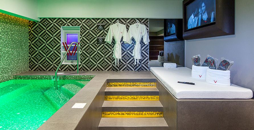 POOL SUITE