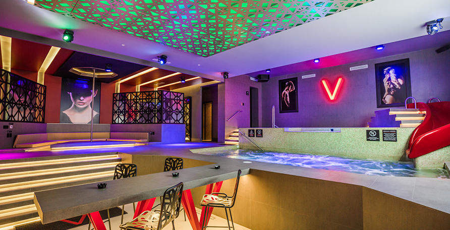POOL PARTY ROOM